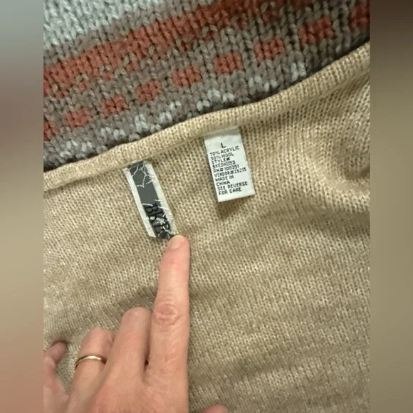 BKE Buckle Scarf Knit Sweater - Picture 8 of 9